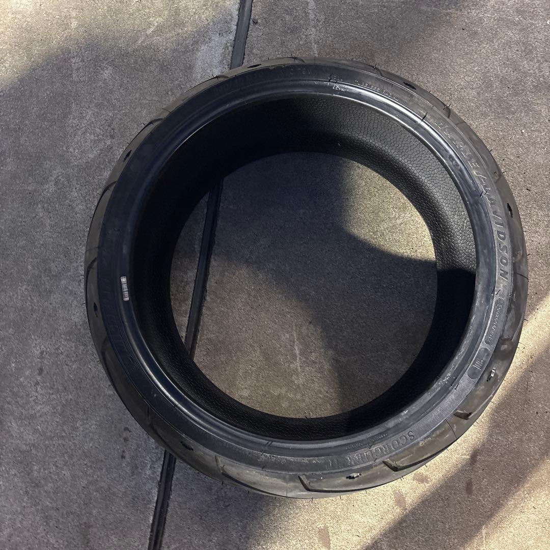 ハーレーダビッドソン　23年式　ブレイクアウト　純正タイヤ　240/40/r18
