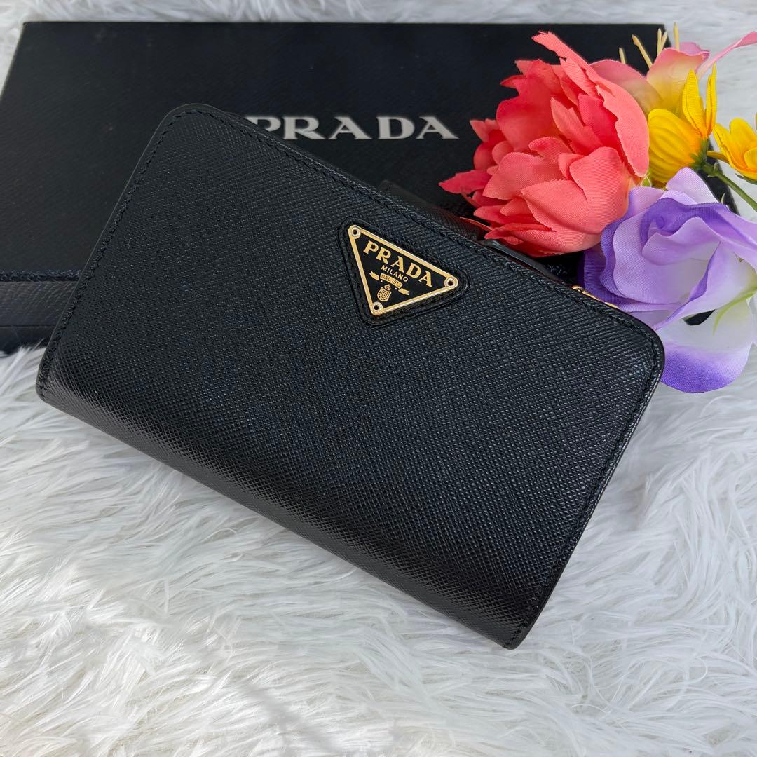 RFID搭載/未使用級✨プラダ　二つ折り財布 三角ロゴ L字 レザー 黒
