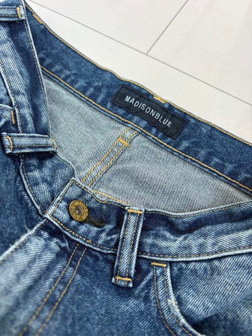 マディソンブルー　HEM CUT FLARE PANTS DENIM