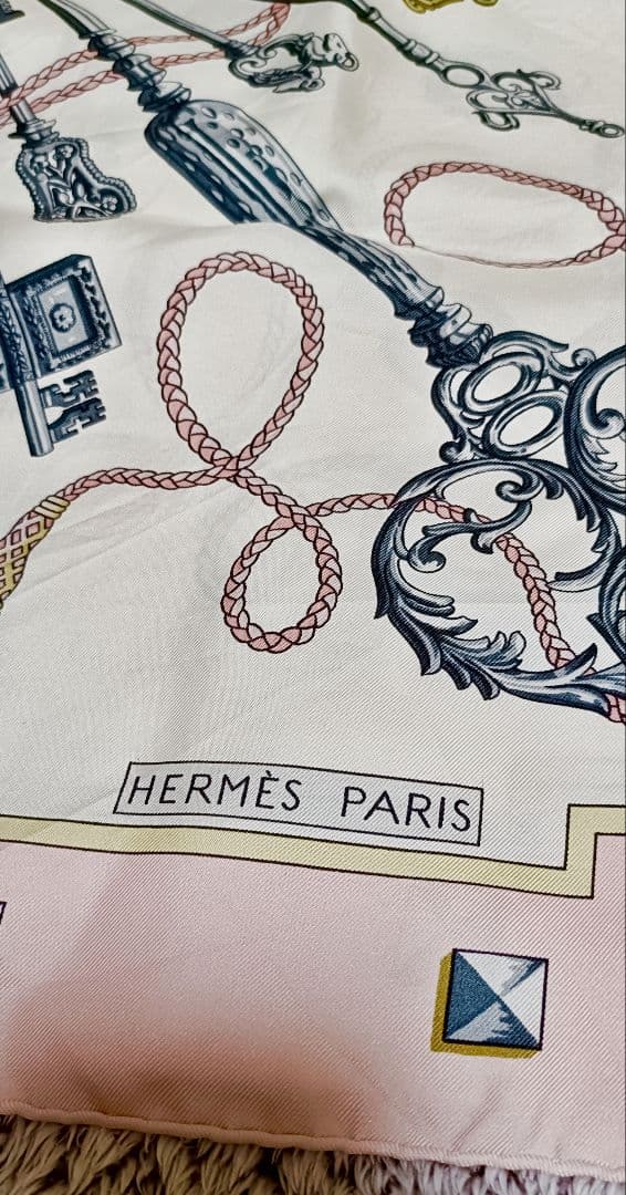HERMÈS カレ90 LES CLES 鍵モチーフ シルクスカーフ【⠀美品】