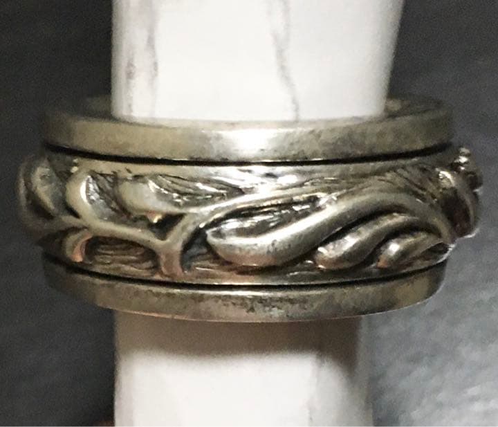リ*君様 約25年前の物　18号前後　シルバーリング925　中央柄が回転　ゴツく