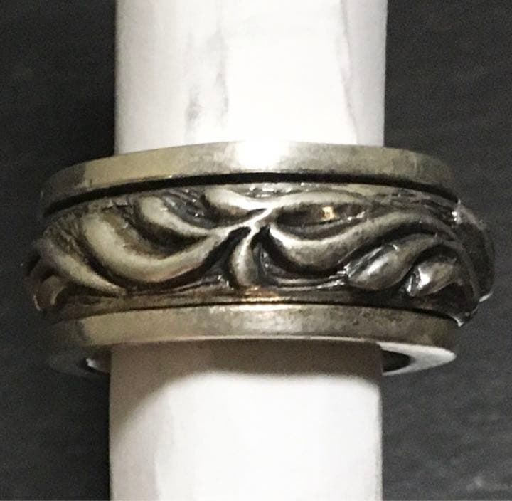 リ*君様 約25年前の物　18号前後　シルバーリング925　中央柄が回転　ゴツく