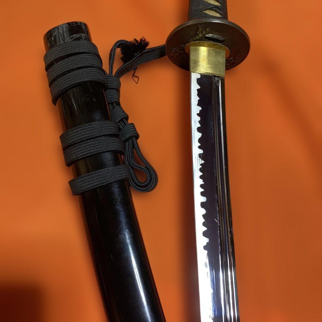 居合刀 黒柄 日出鳥木波図丸鍔 点炎黒呂鞘