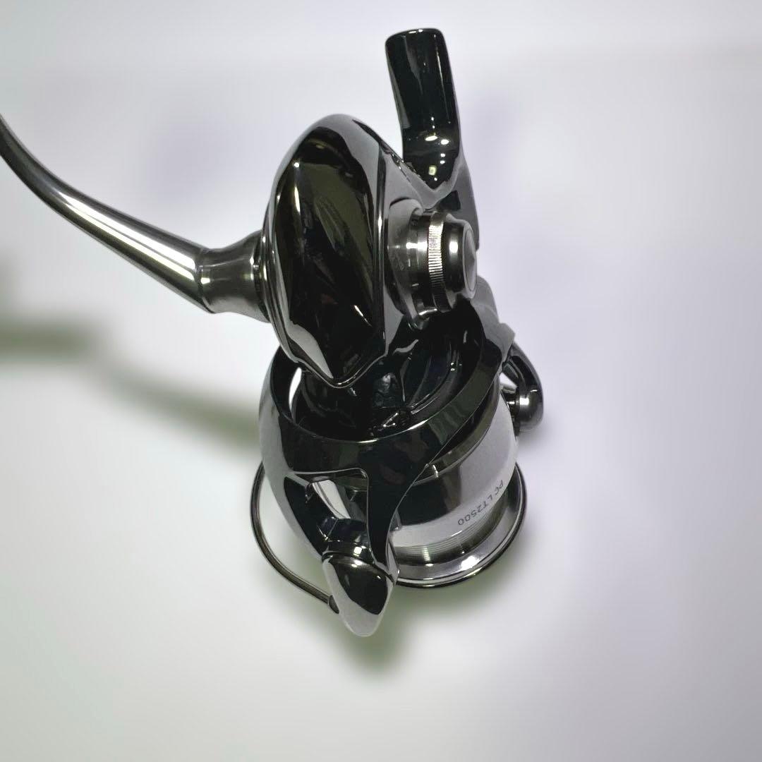 極美品 DAIWA EXIST 22 イグジスト PC LT2500 ダイワ