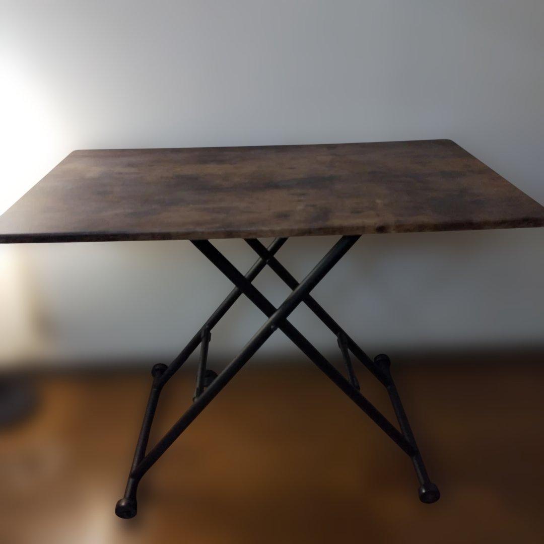 ヴィンテージ風 無段階調整できる昇降式リビングテーブル