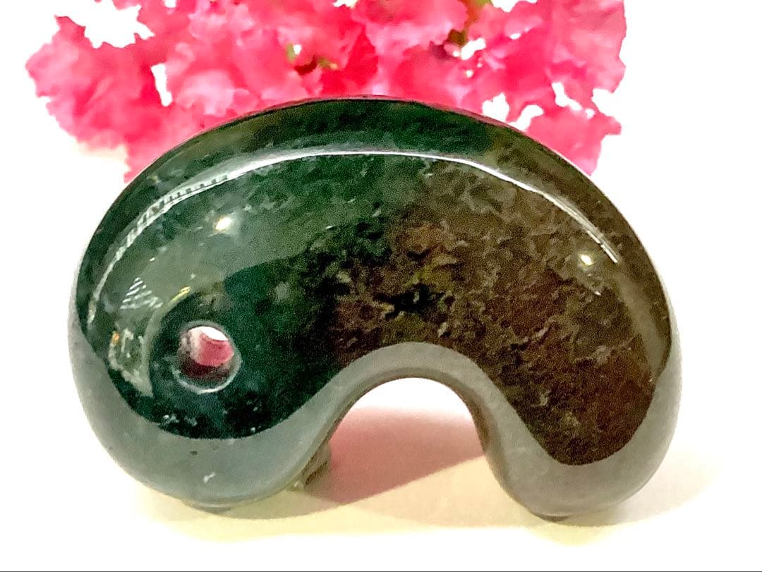 ✳出雲勾玉　1万個に1個しか無いレア勾玉‼️花仙山瑪瑙*芯部位の超極上色彩　鑑別書