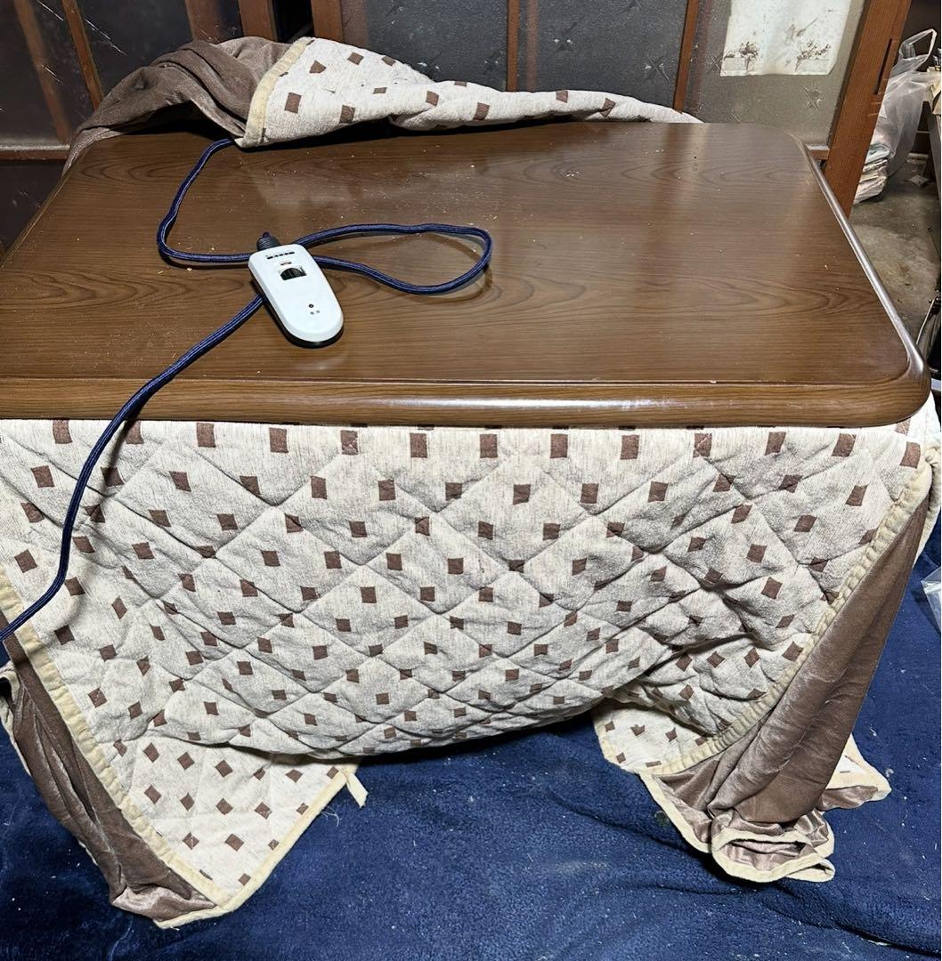 ブラウン木製こたつ 電気式 ハイタイプです。