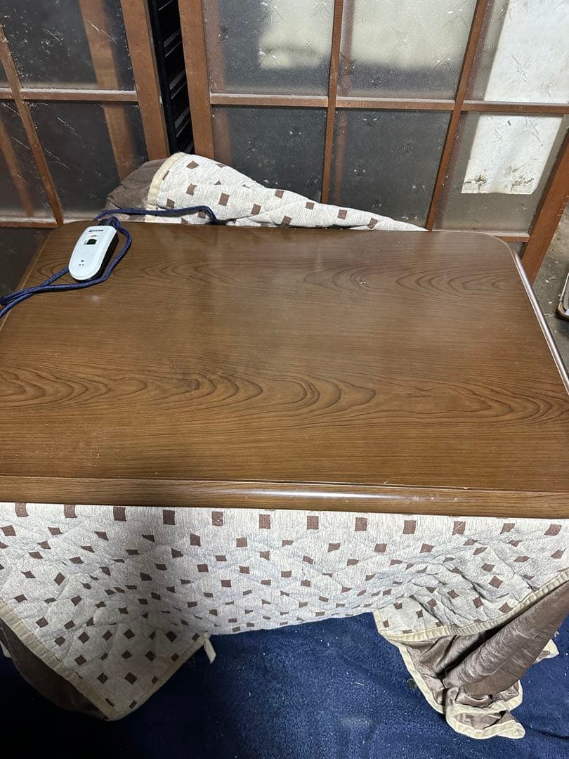 ブラウン木製こたつ 電気式 ハイタイプです。