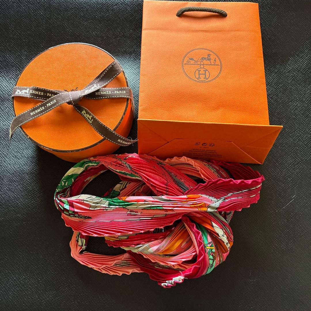 エルメス 美品　お値下げ　プリーツスカーフ 大空の狂気