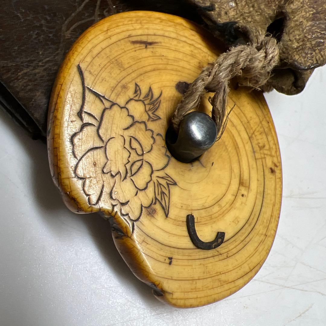極上獅子根付たばこ入　70g 東Y8-0203②