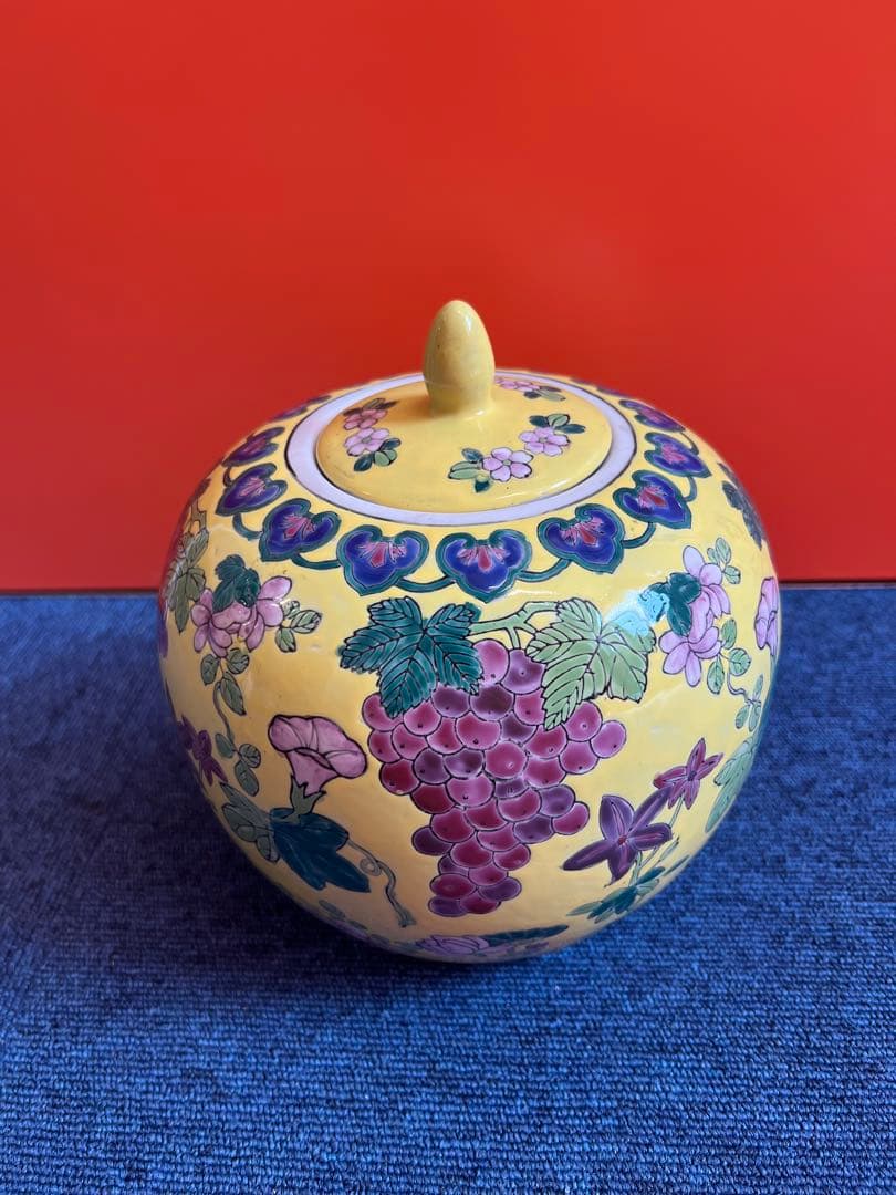 1060  中国古美術　骨董　花卉葡萄紋壺　時代物