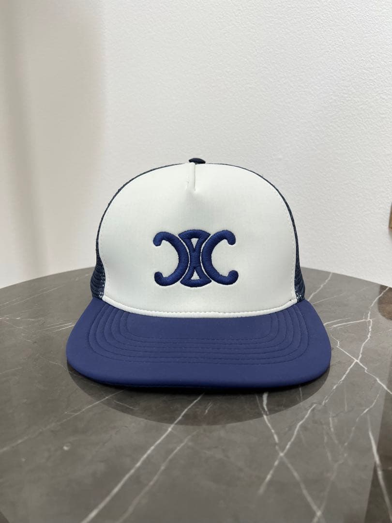 セリーヌ　celine トリオンフ　新品未使用　キャップ ホワイト