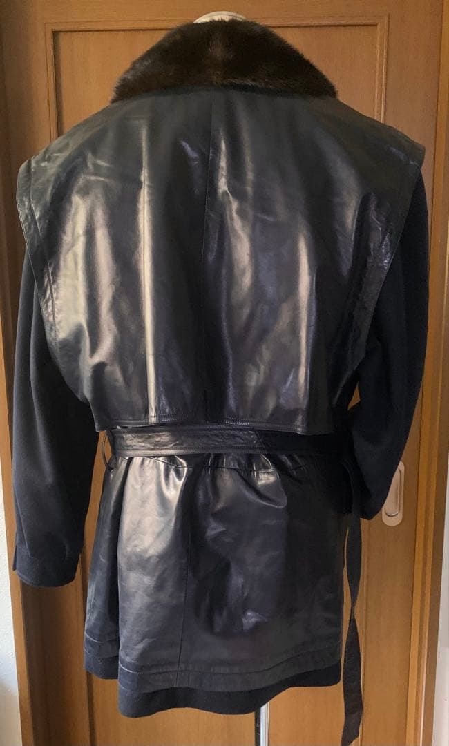 アバンギャルドでラグジュアリーなフレンチヴィンテージコート　極上の仕立て