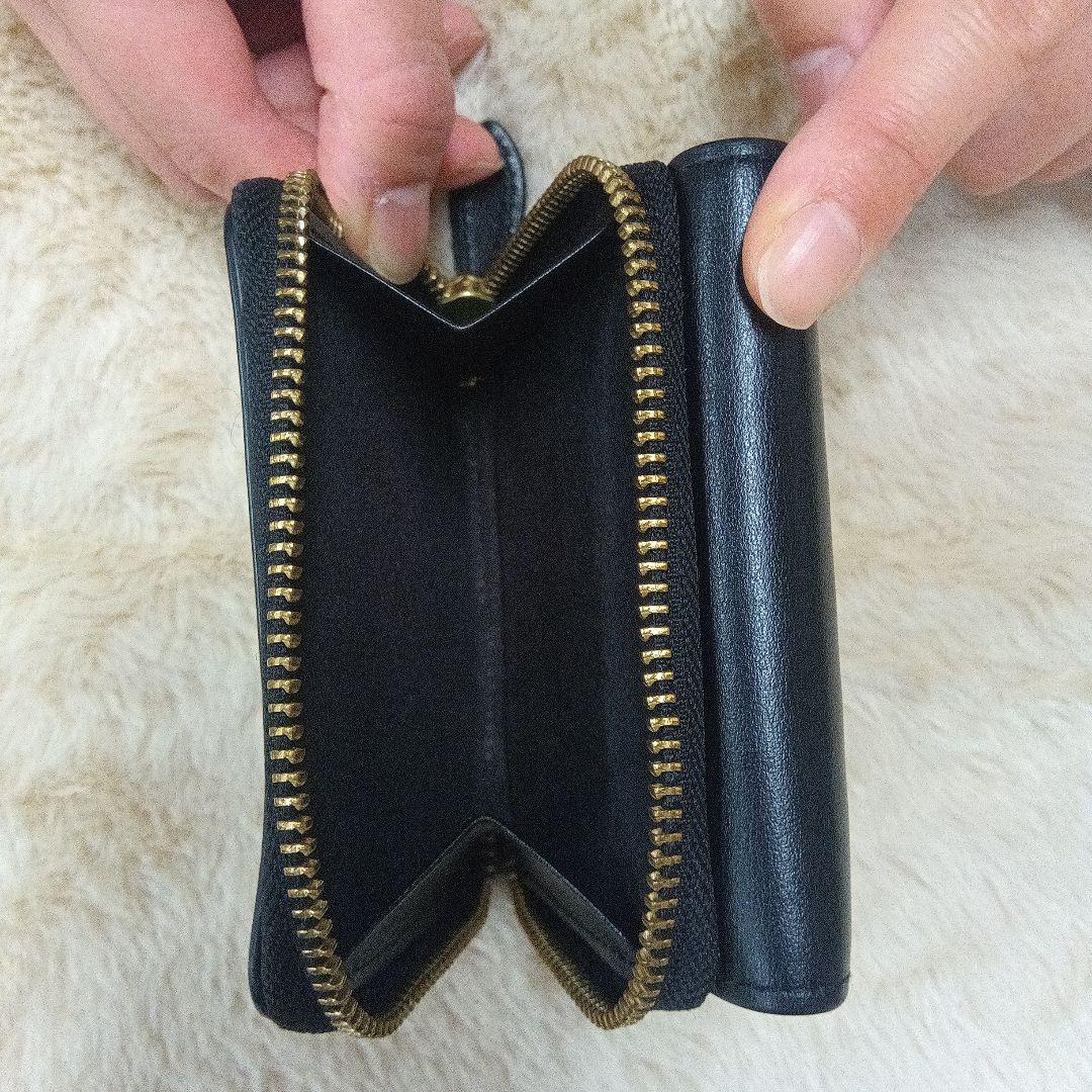ブラックレザー二つ折り財布