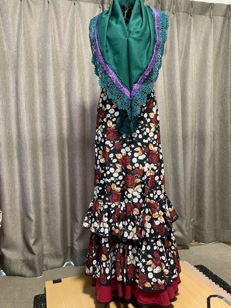 フラメンコ衣装　ワンピース・シージョ２点つき