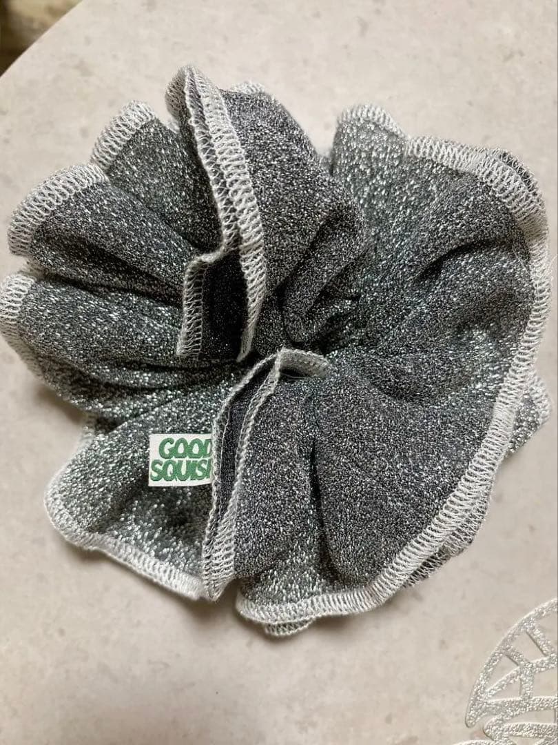 GOOD SQUISHシルバー フリル シュシュ