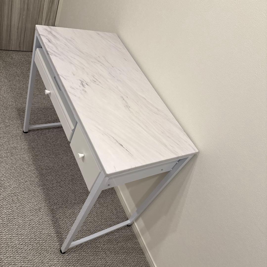 [最終値下げ]コンパクト マーブル/ホワイト 引き出し付き デスク LOWYA
