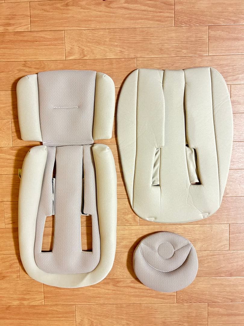 サイベックスメリオカーボン　人気のベージュ　純正ドリンクホルダー付き