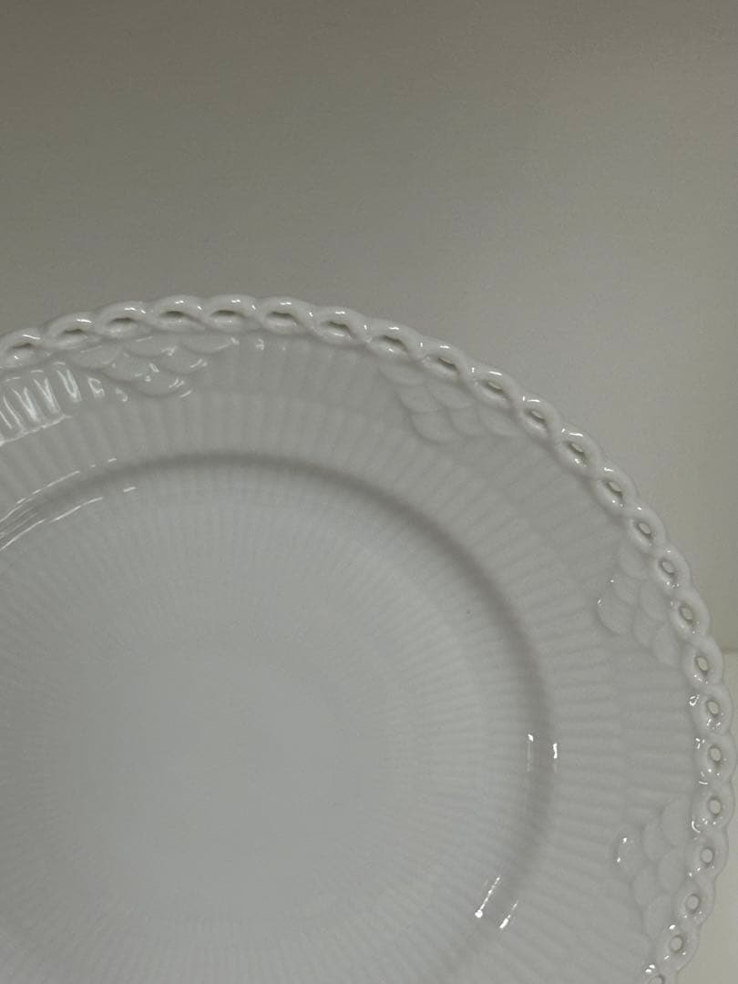 貴重　  ホワイトフルーテッドフルレース　プレート