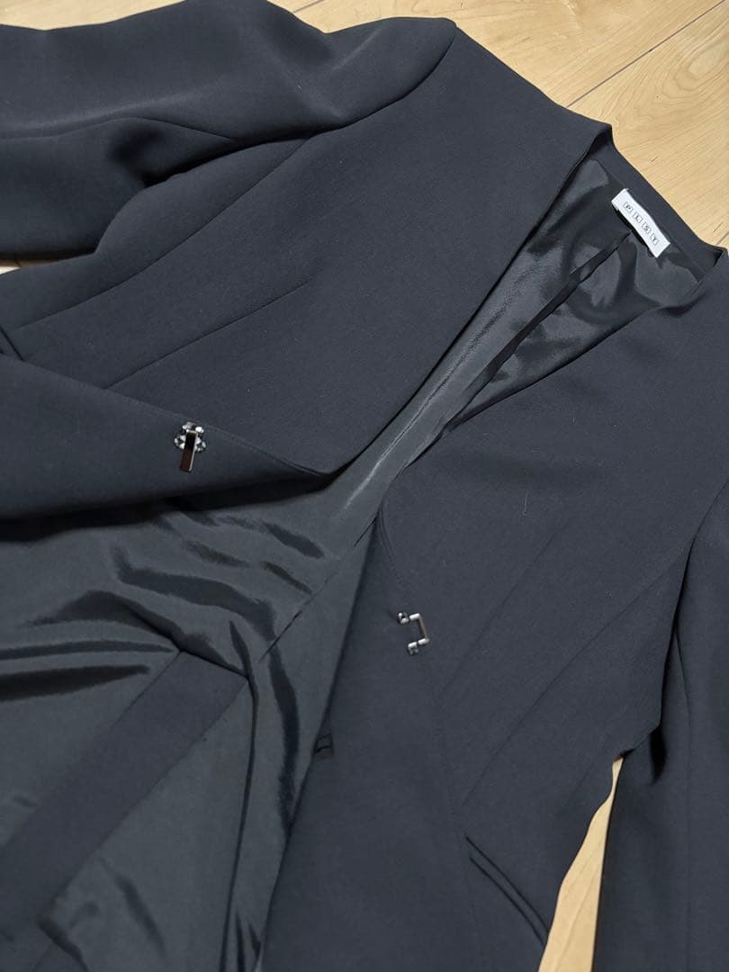 J プラステ　2WAYストレッチカラーレスジャケット・テーパードパンツ