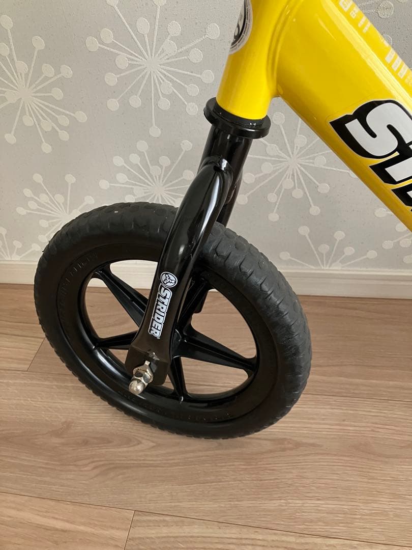 STRIDER ストライダー　バランスバイク 12インチ イエロー