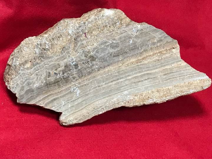 倉庫で長期保管   古い石