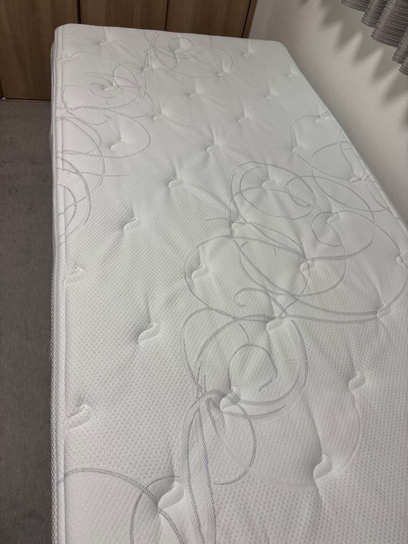 Rucci【正規品・美品・ほぼ未使用】シモンズ　マットレスベッドフレーム