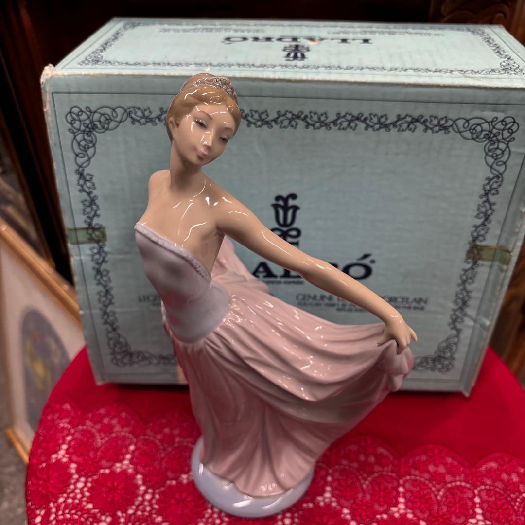 リヤドロ・ 陶器フィギュア 約25cm