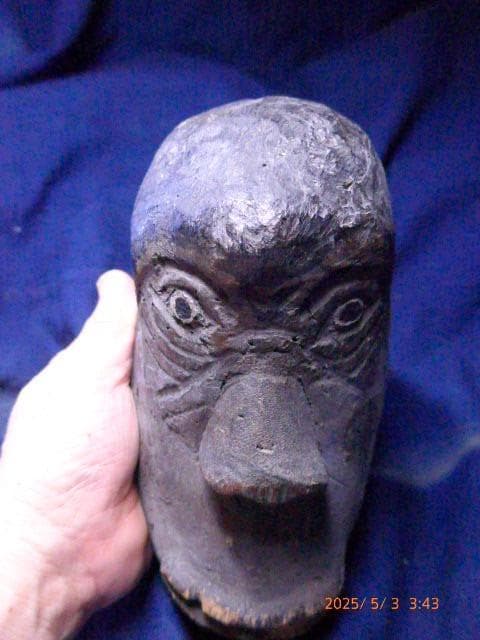 大変古い猿の木製面です。伎楽などの催事用の面。民芸です