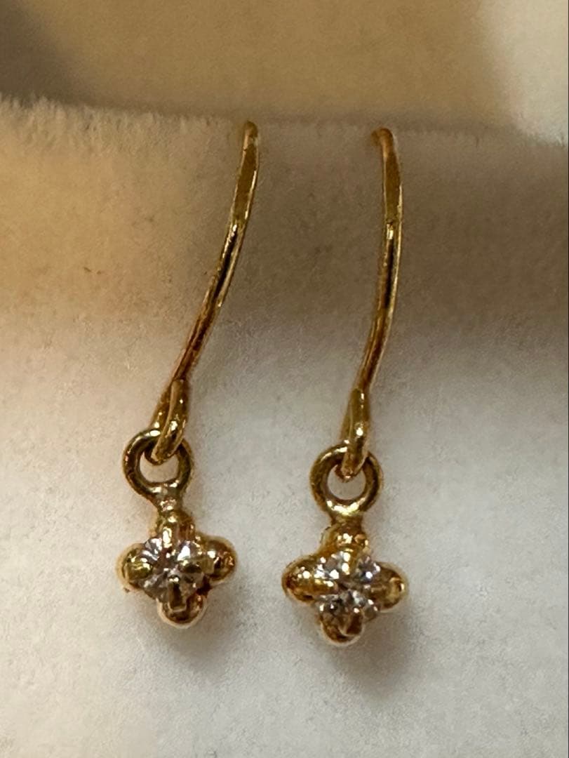 s*y様 K18 小さなダイヤのフックピアス