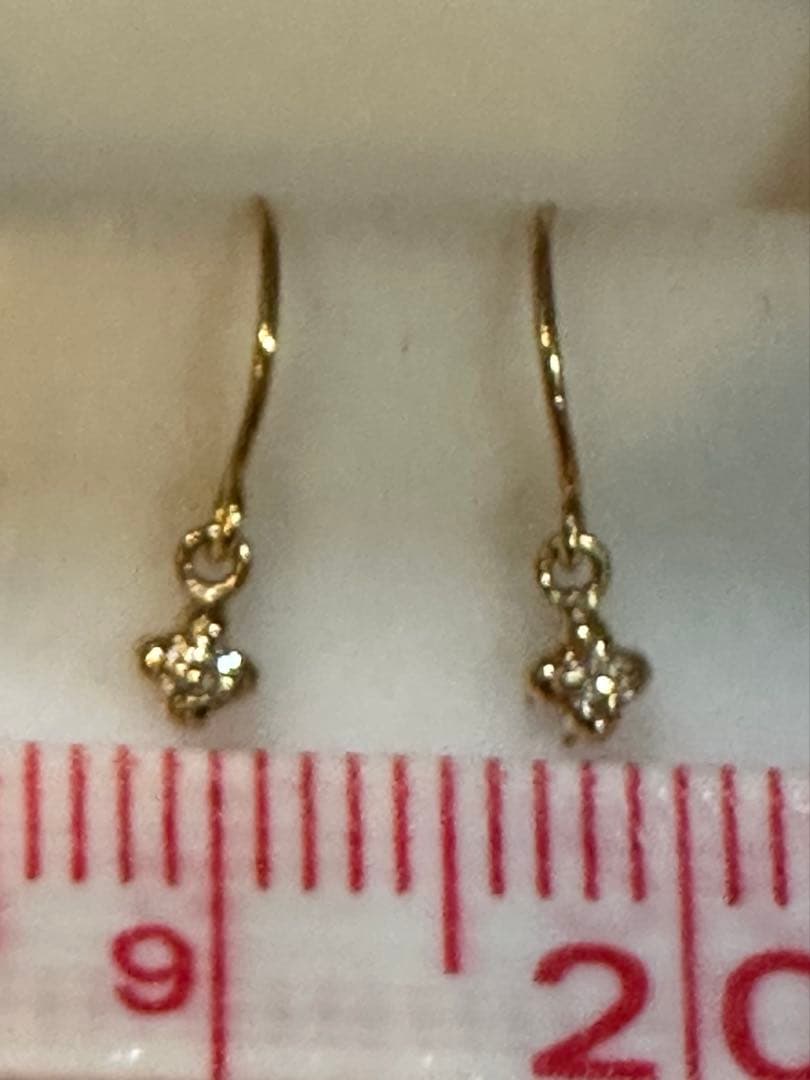 s*y様 K18 小さなダイヤのフックピアス