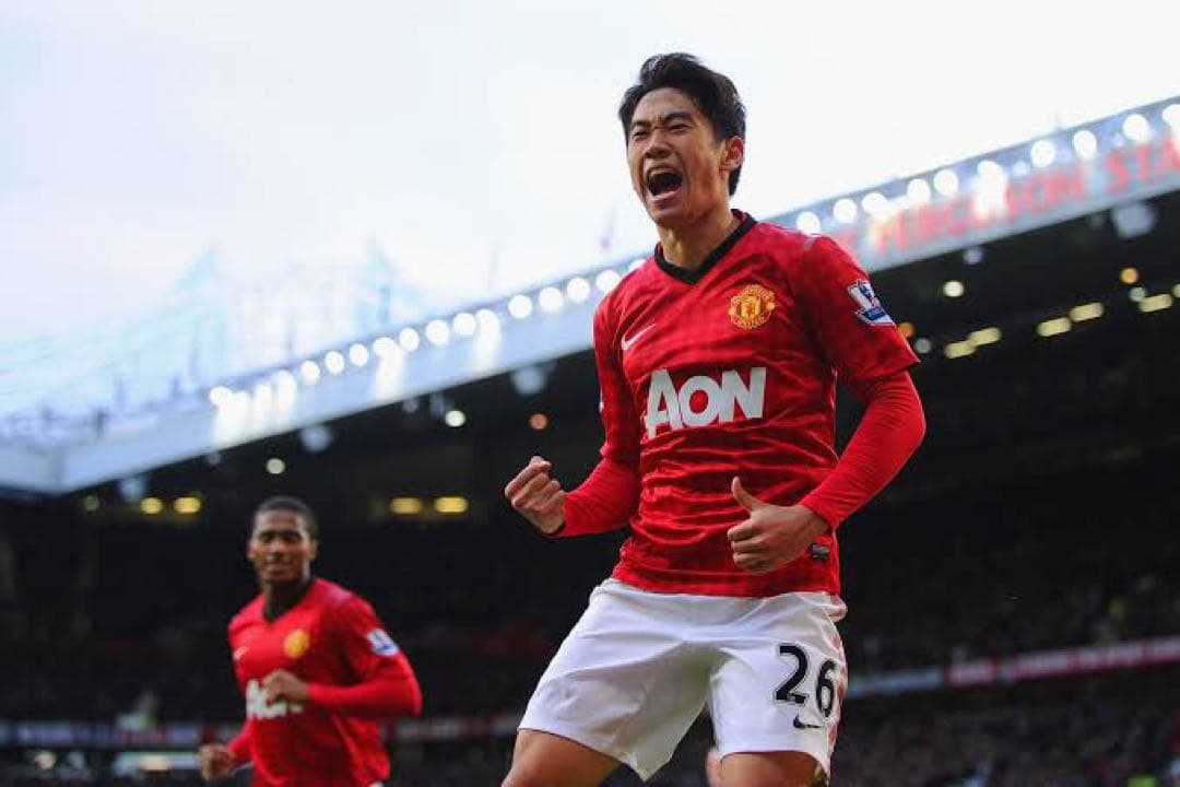 香川真司　直筆サインユニフォーム　マンチェスターユナイテッド　26番　ダグアウト