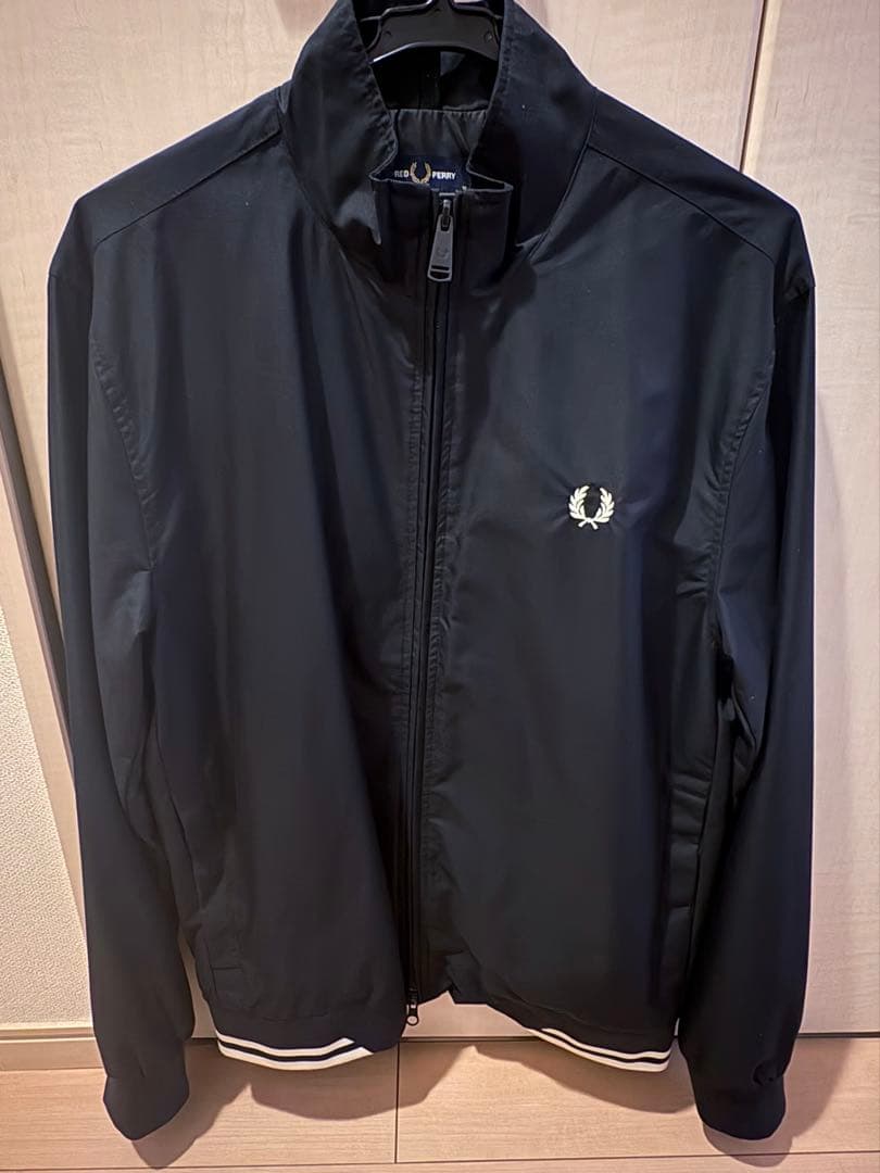 FRED PERRY ブラック ジップアップジャケット