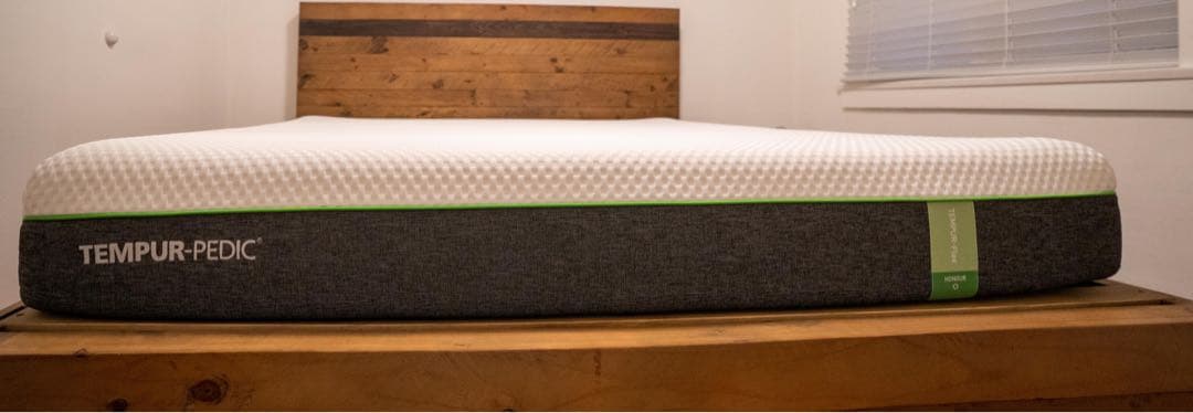 ベッドフレーム　キングサイズ　収納付き