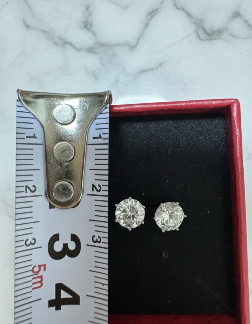 新品訳あり　Au750刻印 ピアス キャッチなし／イタリア購入／石種不明