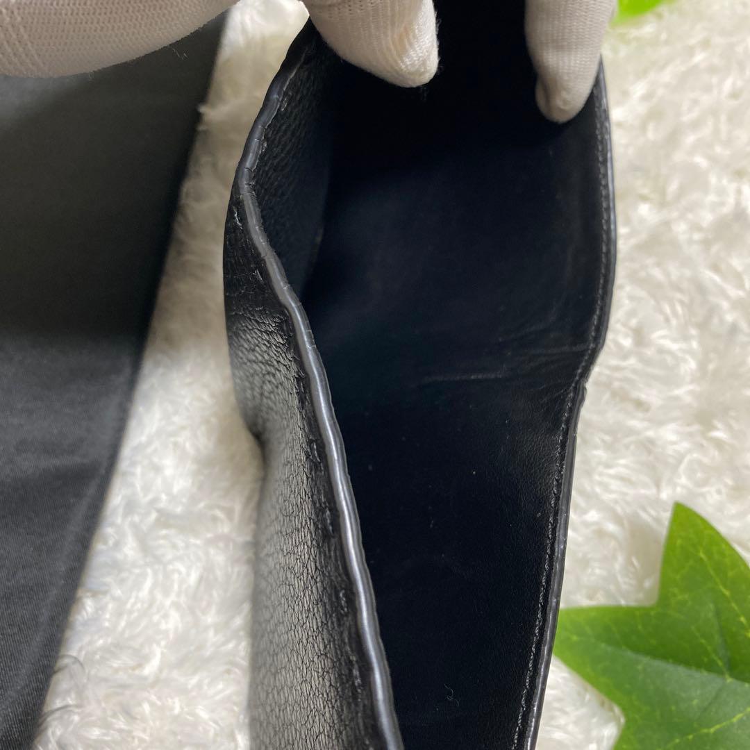 FENDI フェンディ　財布　二つ折り財布　ブラック　美品