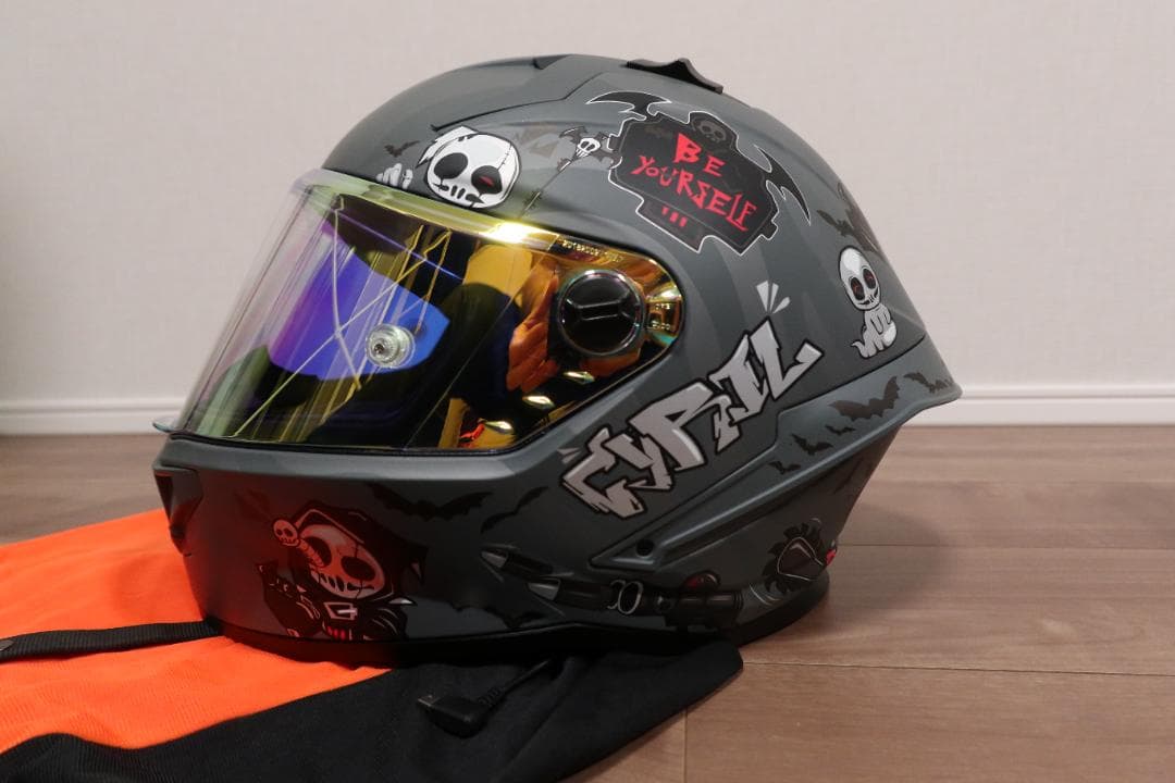 Cyril R1 フルフェース　ヘルメット