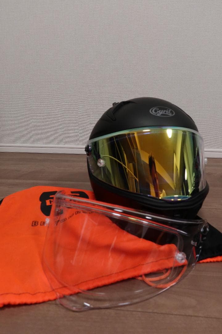 Cyril R1 フルフェース　ヘルメット