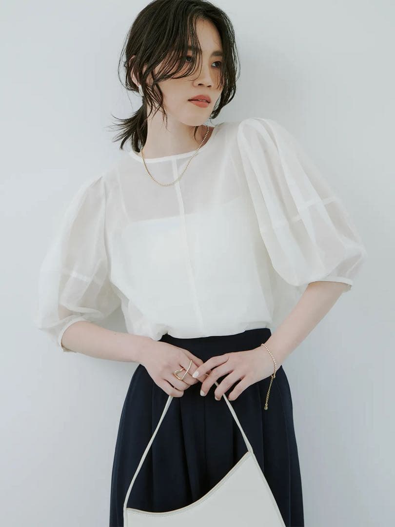 anuans アニュアンス フォルムシアーブラウス （IVORY）