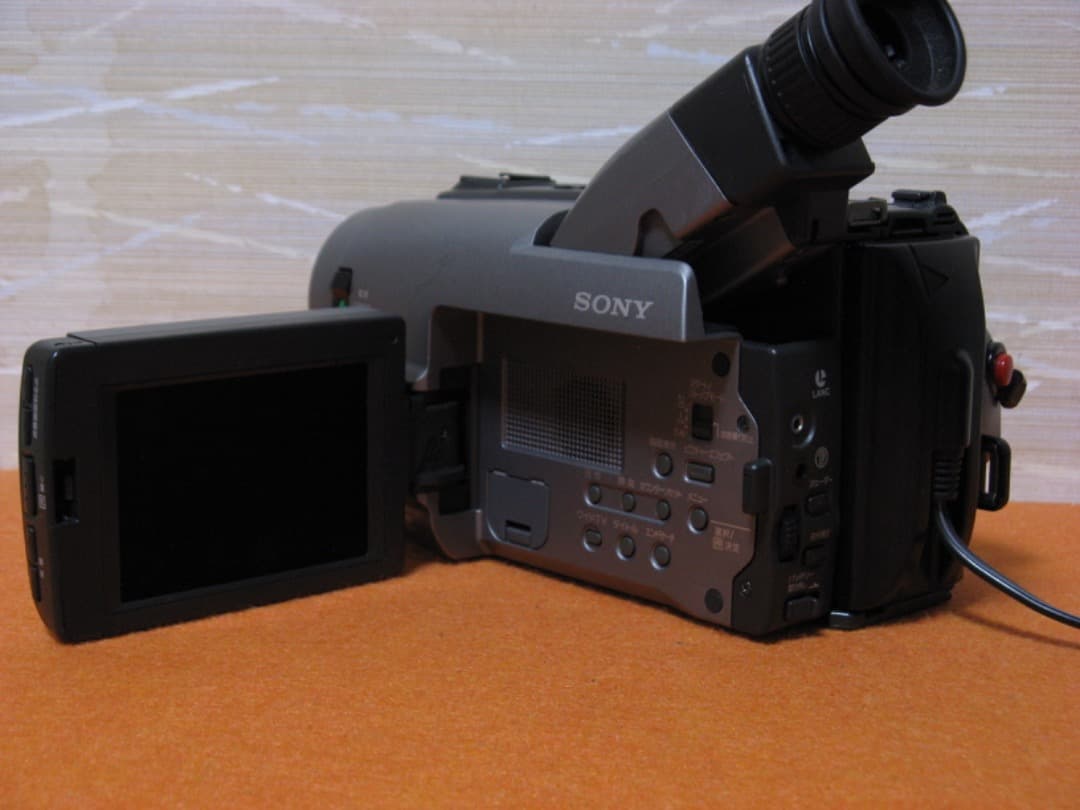 動作OK❗️☆SONYの液晶8ミリビデオカメラ・CCD-TRV513