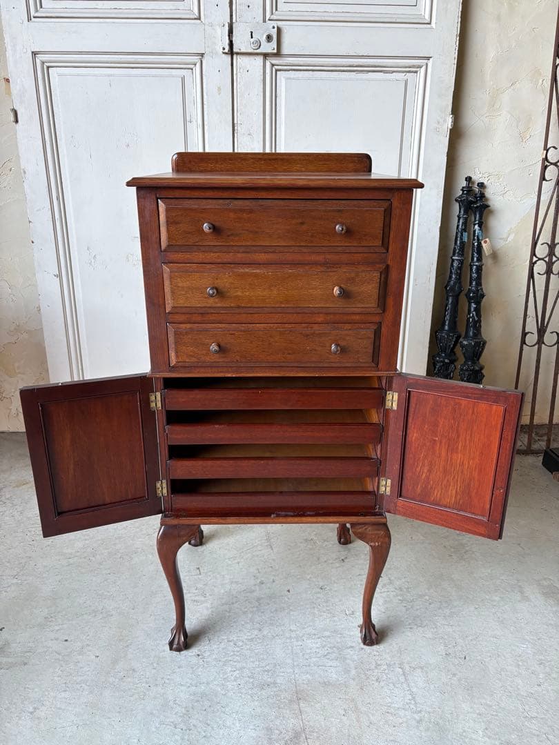 ミュージックキャビネット