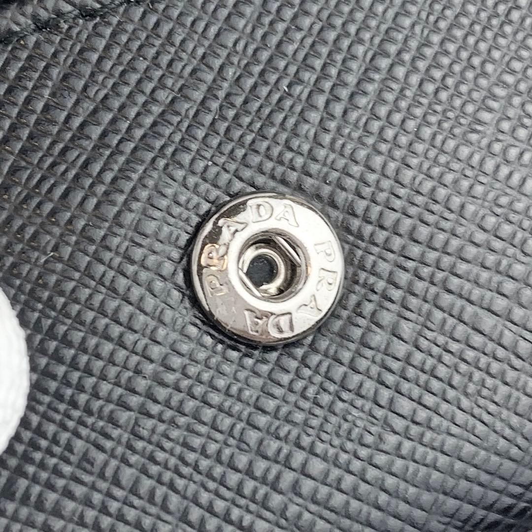 美品✨ PRADA ケース サフィアーノ レザー ブラック エンボスロゴ