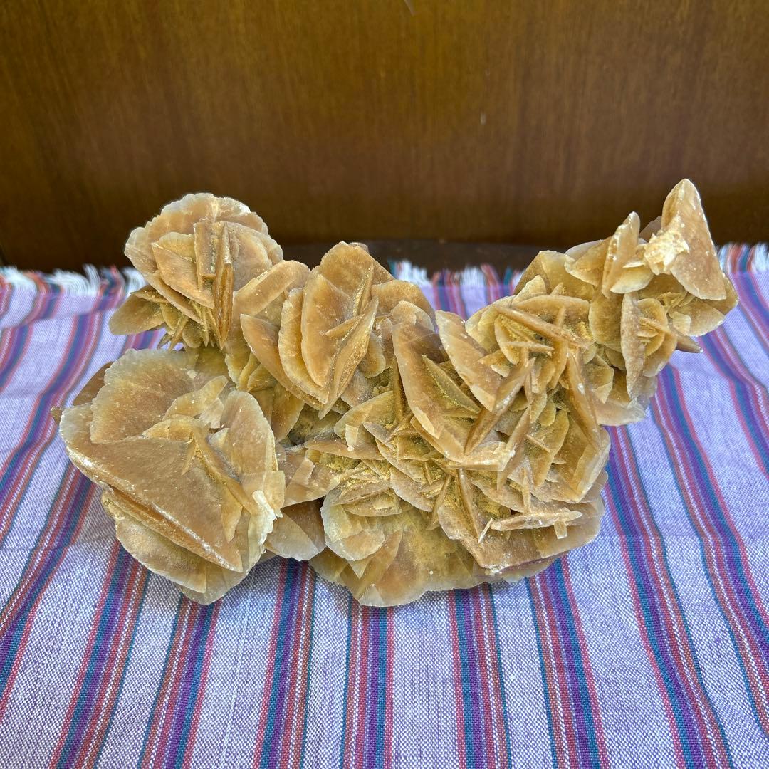 砂漠の薔薇デザートローズ鉱物原石結晶パワーストーン大き目1.1kgミルクティー色