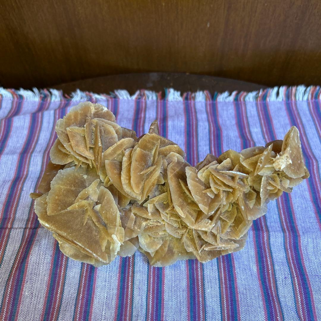 砂漠の薔薇デザートローズ鉱物原石結晶パワーストーン大き目1.1kgミルクティー色