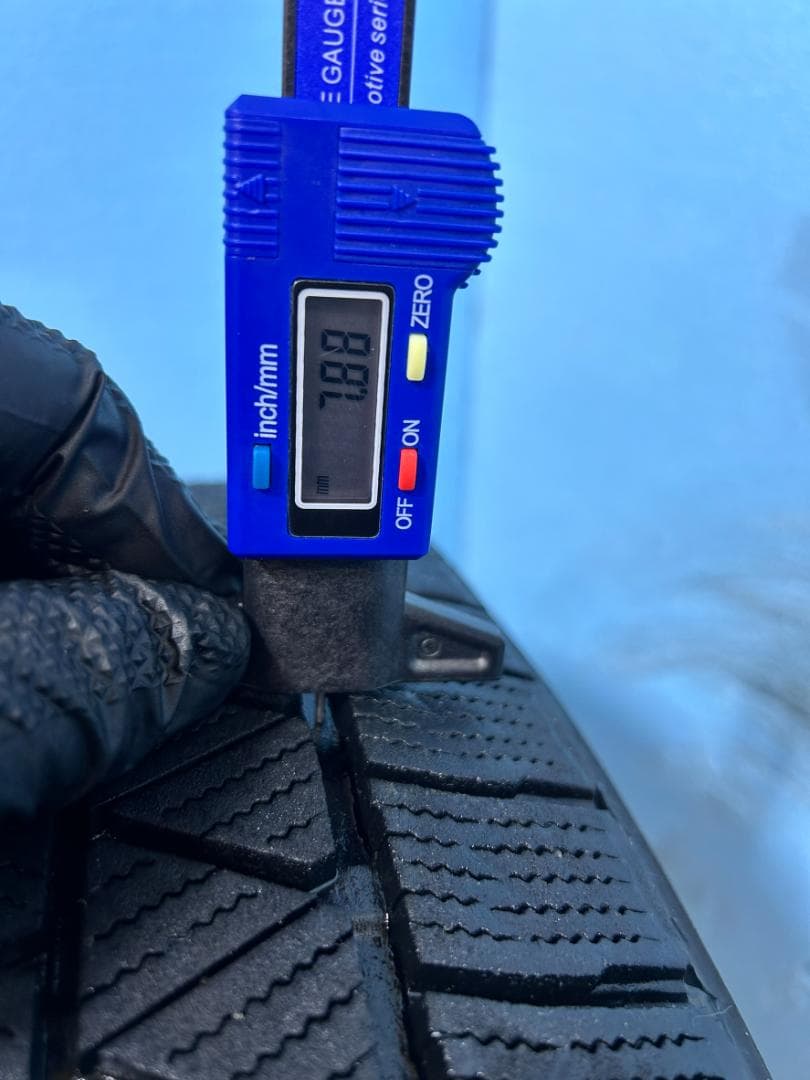 235/50/18 BLIZZAK VRX3 4本セット【バリ溝】