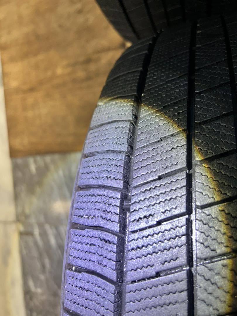 235/50/18 BLIZZAK VRX3 4本セット【バリ溝】