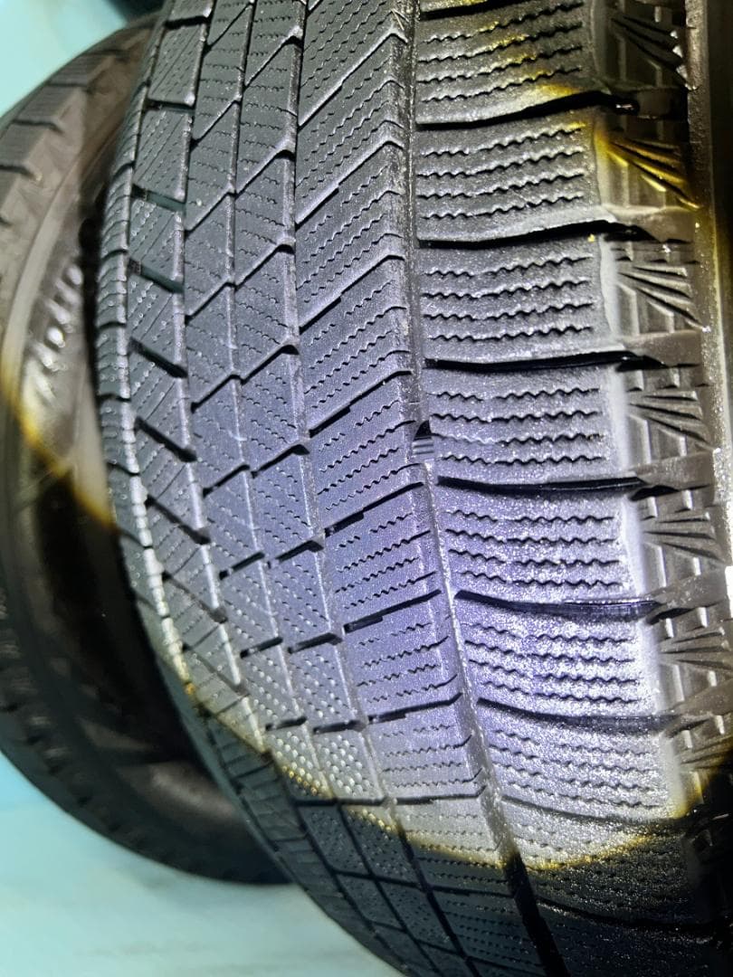 235/50/18 BLIZZAK VRX3 4本セット【バリ溝】