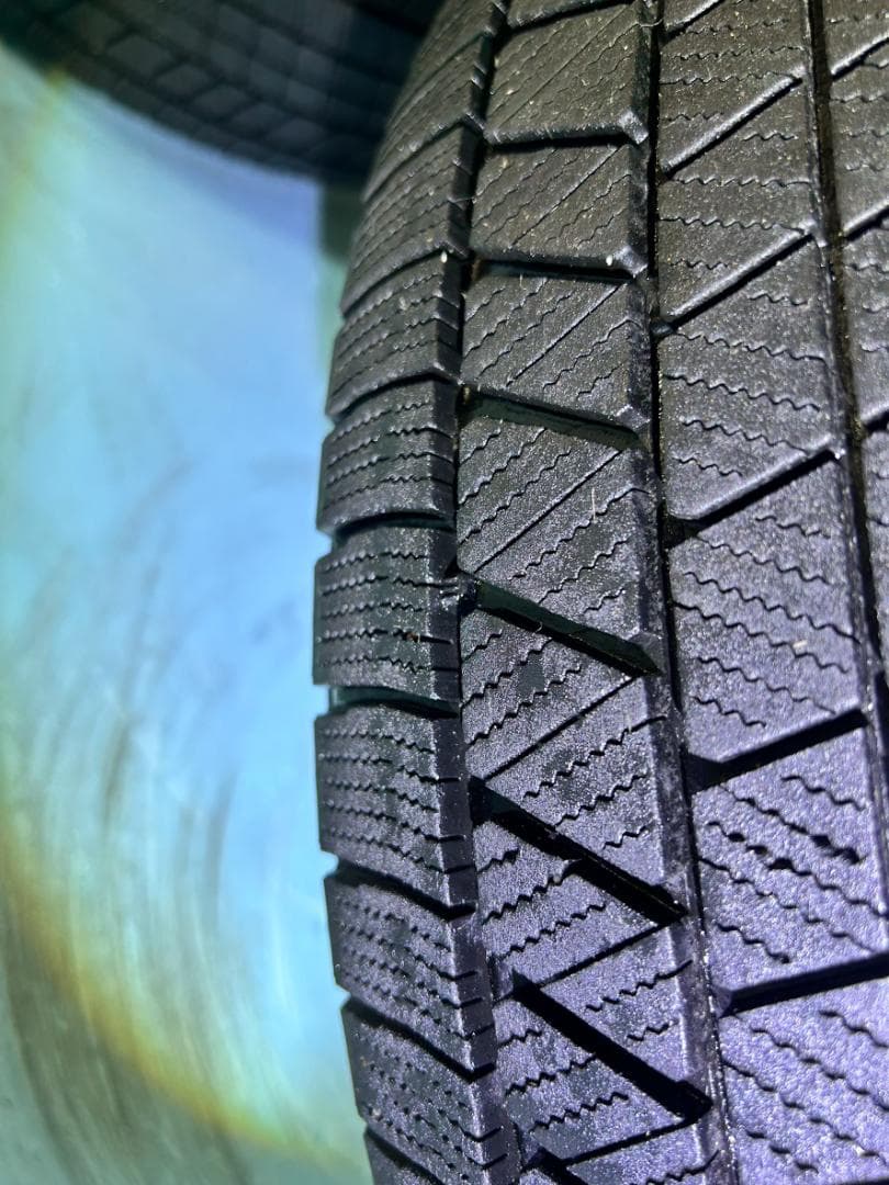 235/50/18 BLIZZAK VRX3 4本セット【バリ溝】