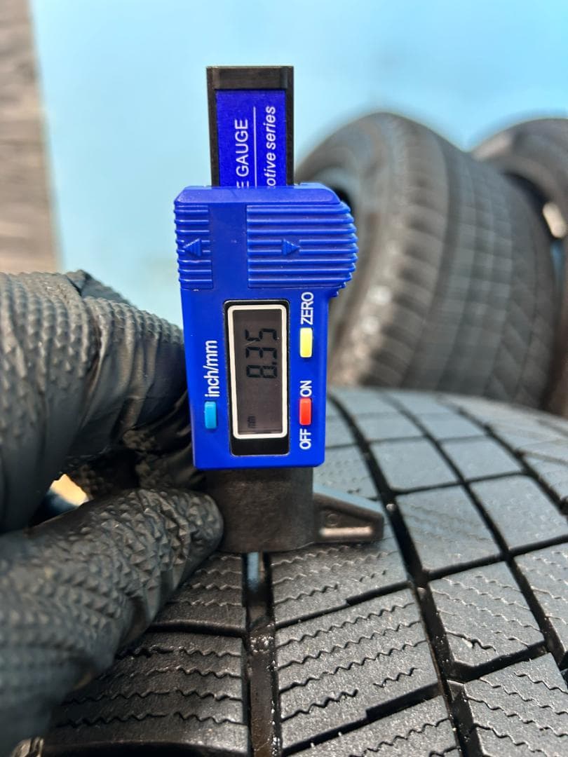 235/50/18 BLIZZAK VRX3 4本セット【バリ溝】