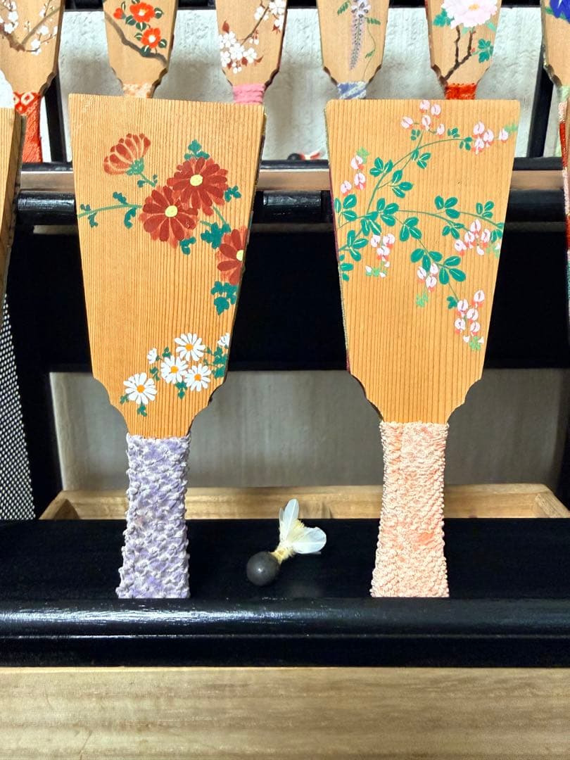 ちりめん細工 羽子板 12か月セット 季節の花 十二ヶ月 縁起物 飾り台、羽付き